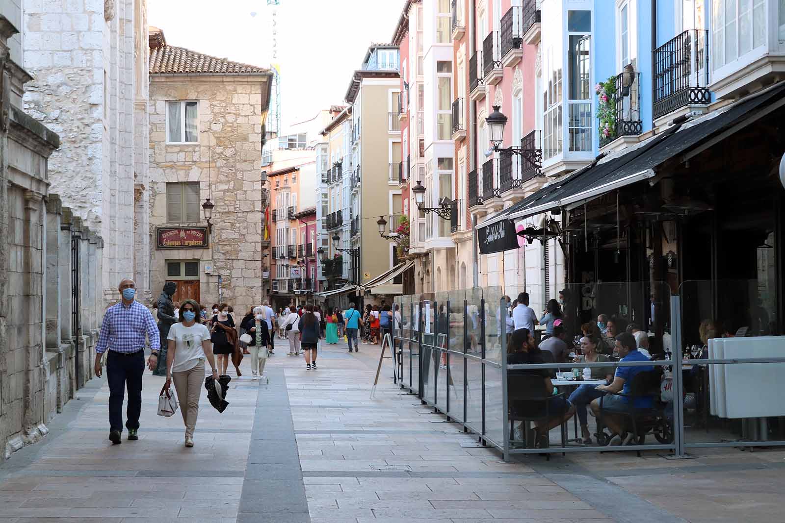 Fotos: El buen tiempo anima a los burgaleses a disfrutar de la calle