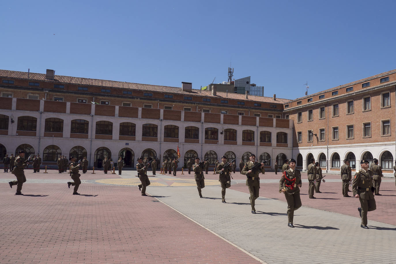 Fotos: Homenaje de las Fuerzas Armadas en Burgos