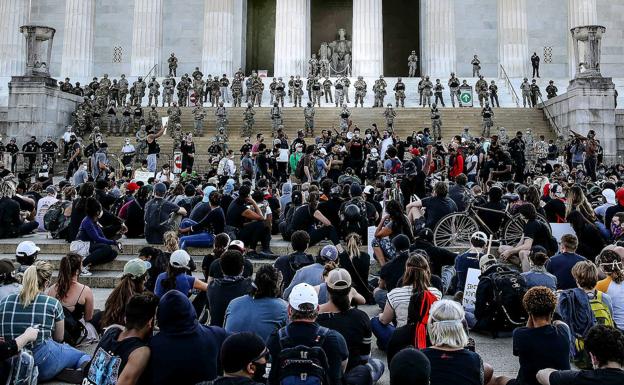 Protesta en el Lincoln Memorial de Washington por el asesinato de George Floyd.