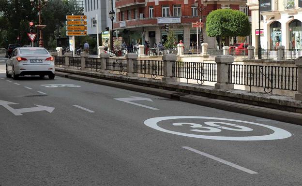 Los ciclocarriles comienzan a hacerse visibles en el centro de la ciudad