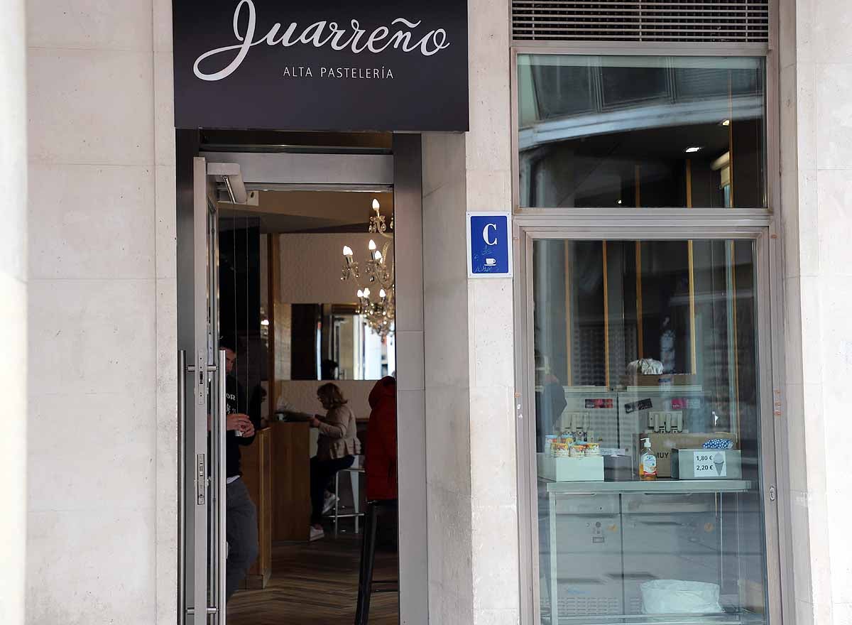 La llegada de Burgos a la fase 2 ha venido acompañada de un tiempo más desapacible para estar en una terraza pero los burgaleses han seguido optando por el exterior de los bares frente al interior. 