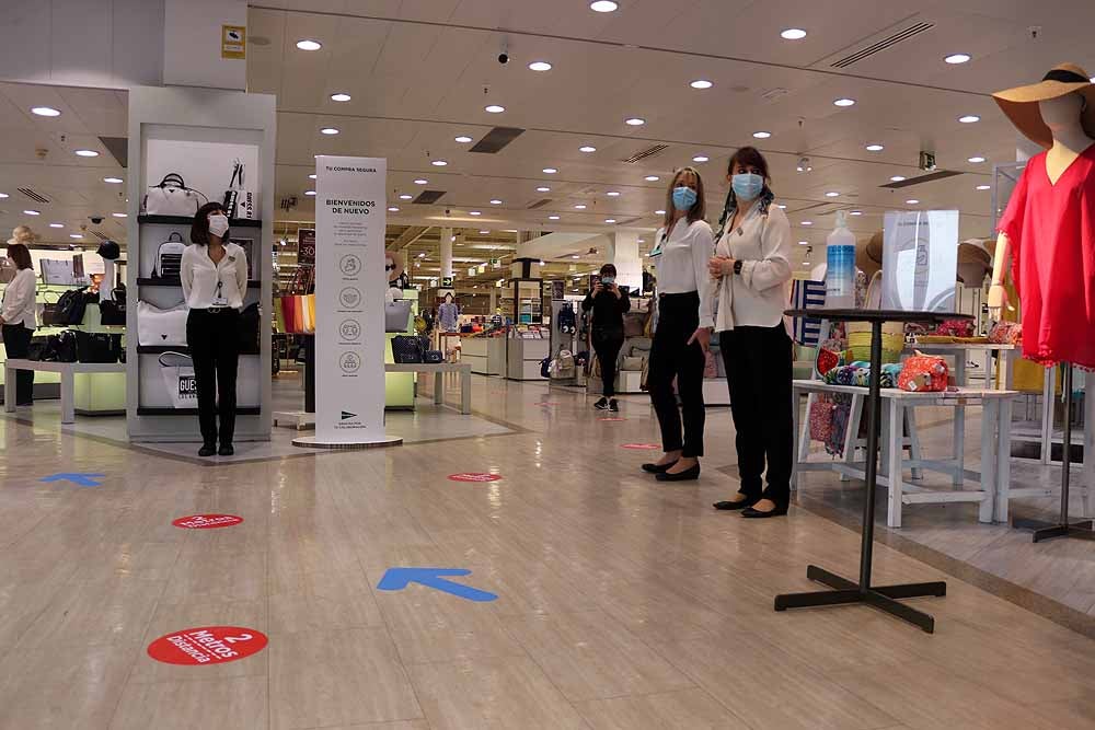 Fotos: Los centros comerciales de Burgos reabren con ilusión