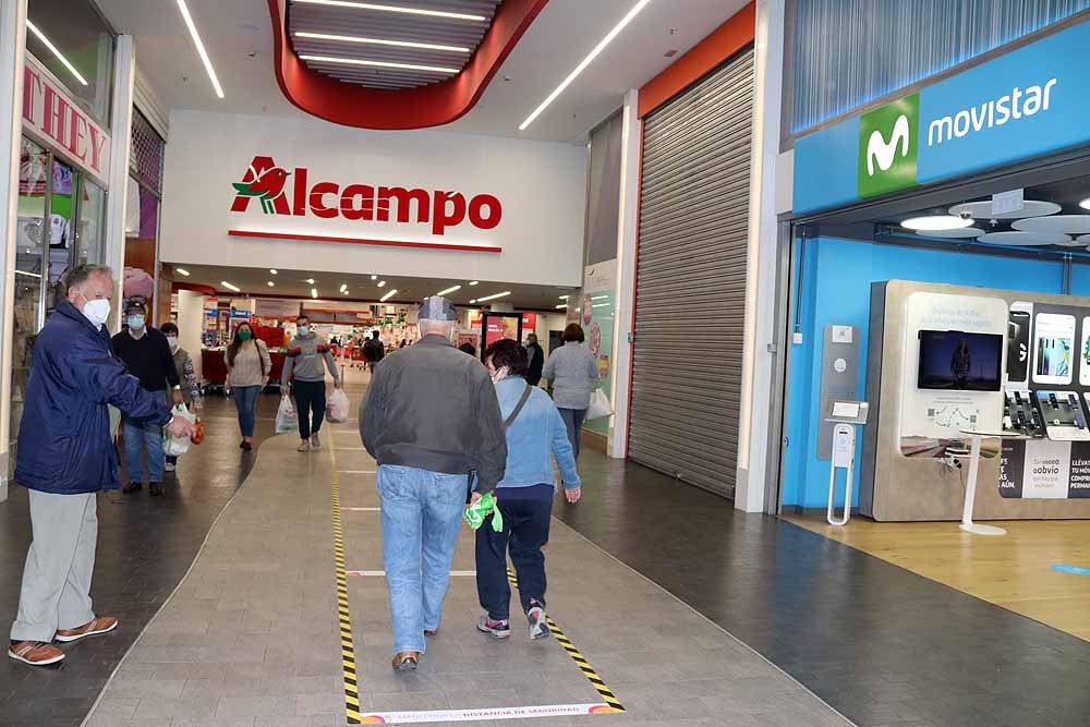 Fotos: Los centros comerciales de Burgos reabren con ilusión