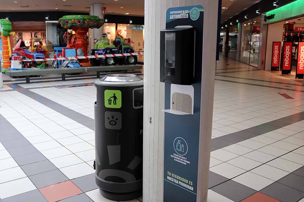 Fotos: Los centros comerciales de Burgos reabren con ilusión