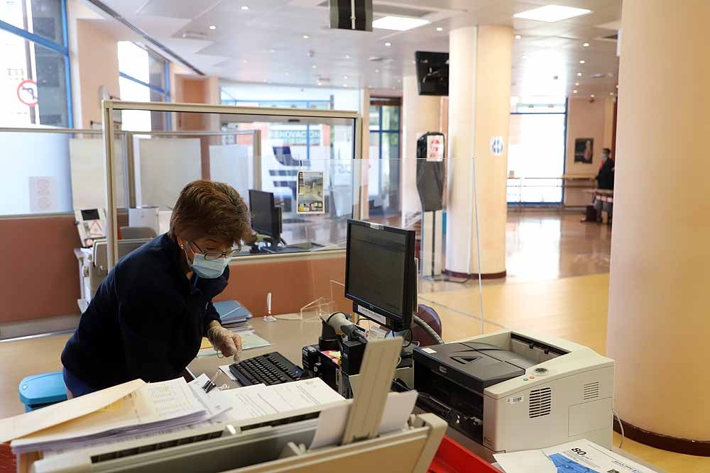 Fotos: Tráfico reabre al público con medidas de seguridad y refuerzo en la desinfección