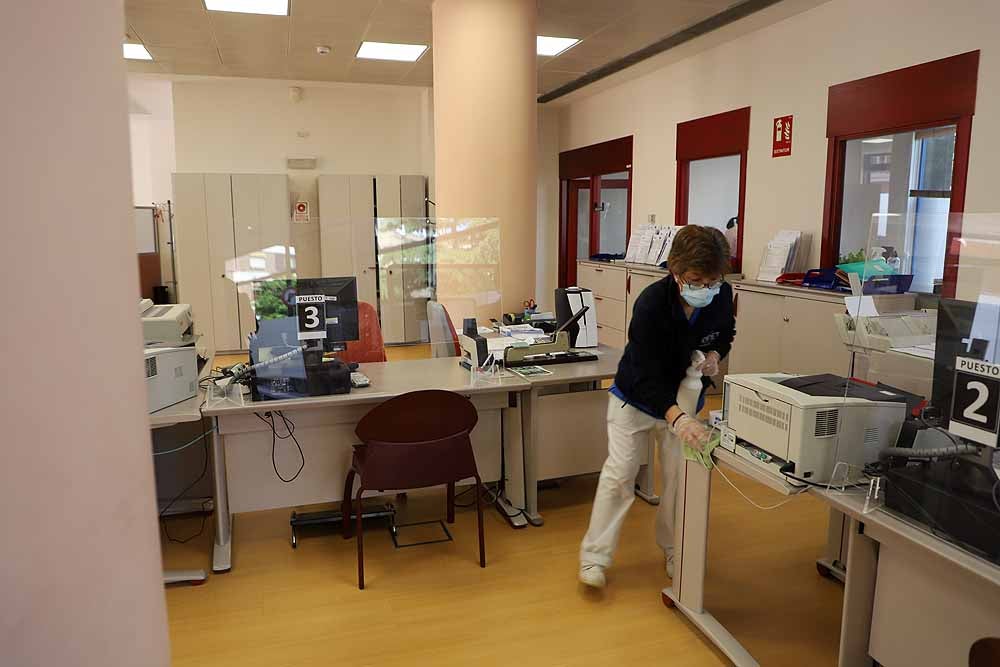 Fotos: Tráfico reabre al público con medidas de seguridad y refuerzo en la desinfección