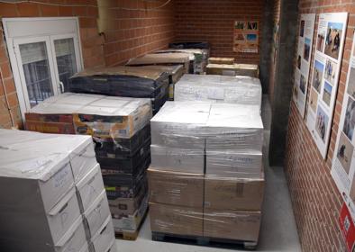 Imagen secundaria 1 - La Asociación de Amigos del Pueblo Saharaui envía 33 pallets de ayuda humanitaria a los campamentos del Tinduf