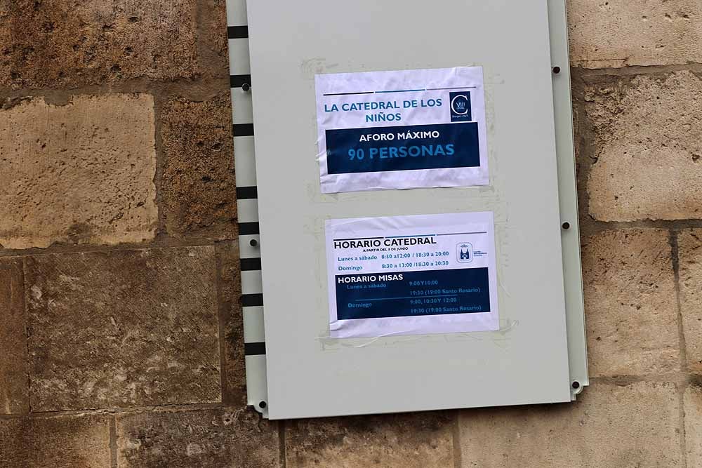 Fotos: La Catedral de Burgos se consagra al culto en exclusiva ante la covid-19