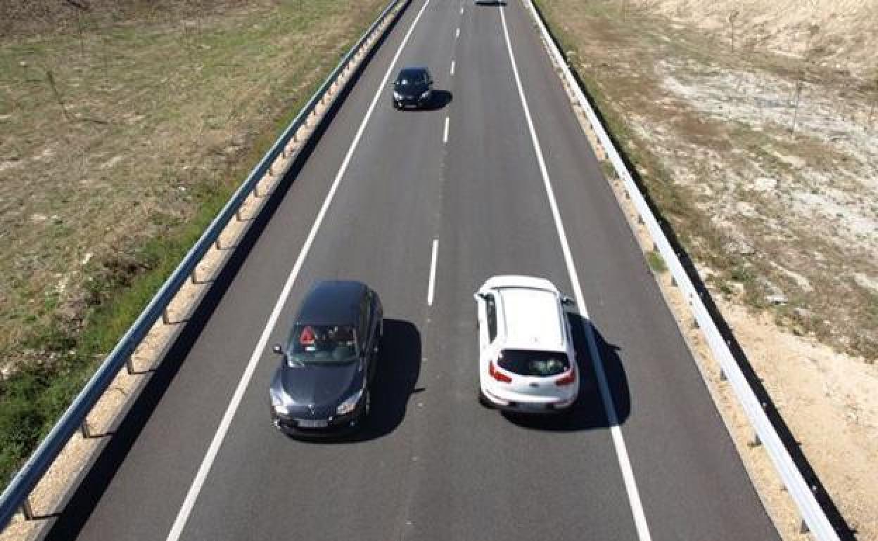 Imagen de archivo de una carretera en Burgos.