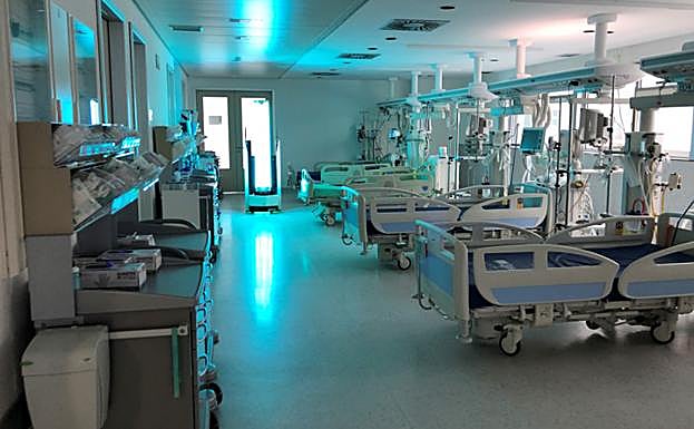 Los robots se ponen al servicio de los sanitarios para luchar contra la covid-19 en Burgos