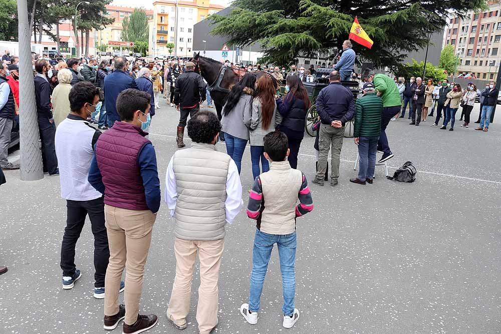 Fotos: El mundo del toro sale a la calle en Burgos para exigir libertad e igualdad de trato para aficionados y profesionales