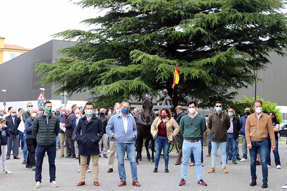 Fotos: El mundo del toro sale a la calle en Burgos para exigir libertad e igualdad de trato para aficionados y profesionales