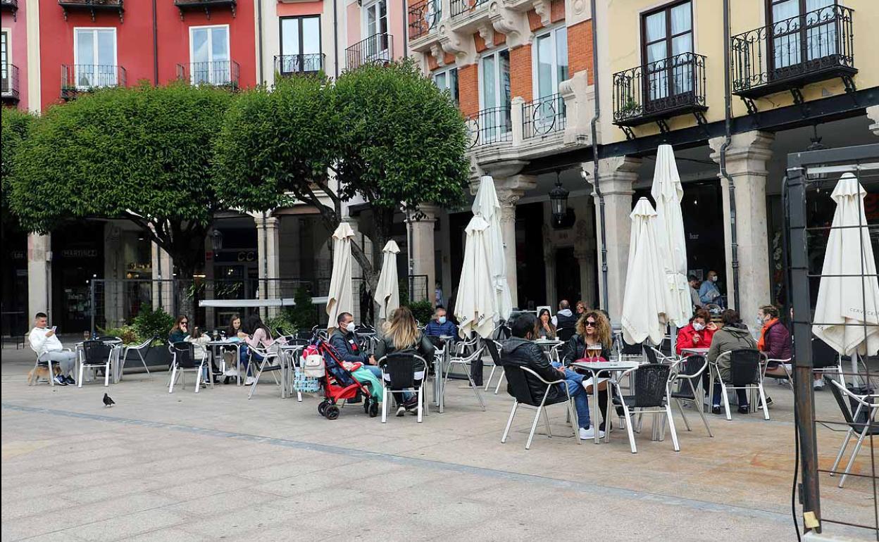 Imagen de las terrazas estee fin de semana en Burgos.