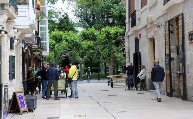 La Policía Local ha denunciado a nueve establecimientos de hostelería en Burgos y ha retirado una treintena de terrazas por incumplir normativa