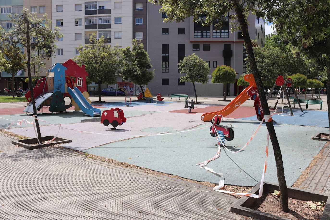 Fotos: Burgos alcanza la fase 3 con los parques infantiles y las pistas deportivas precintadas