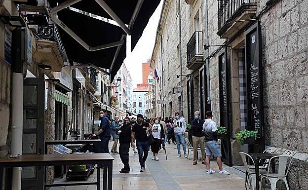 El sector del ocio nocturno, molesto con la Junta: «el mismo foco de contagio puede haber en una terraza o en una fiesta en casa»