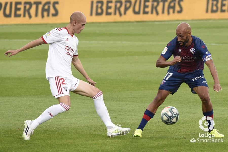 Fotos: El Mirandés da la sorpresa en Huesca