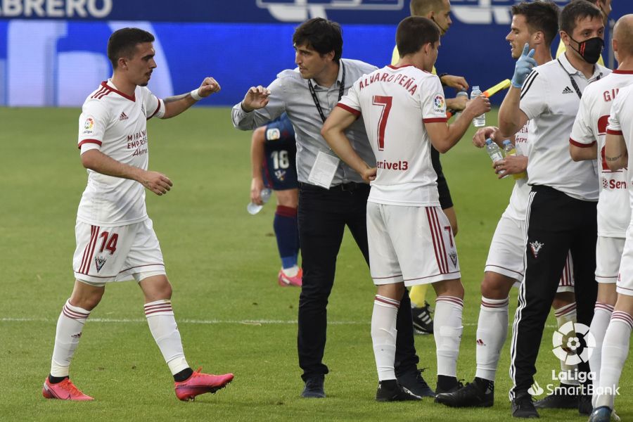 Fotos: El Mirandés da la sorpresa en Huesca