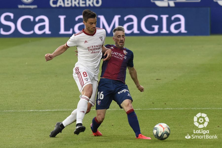Fotos: El Mirandés da la sorpresa en Huesca
