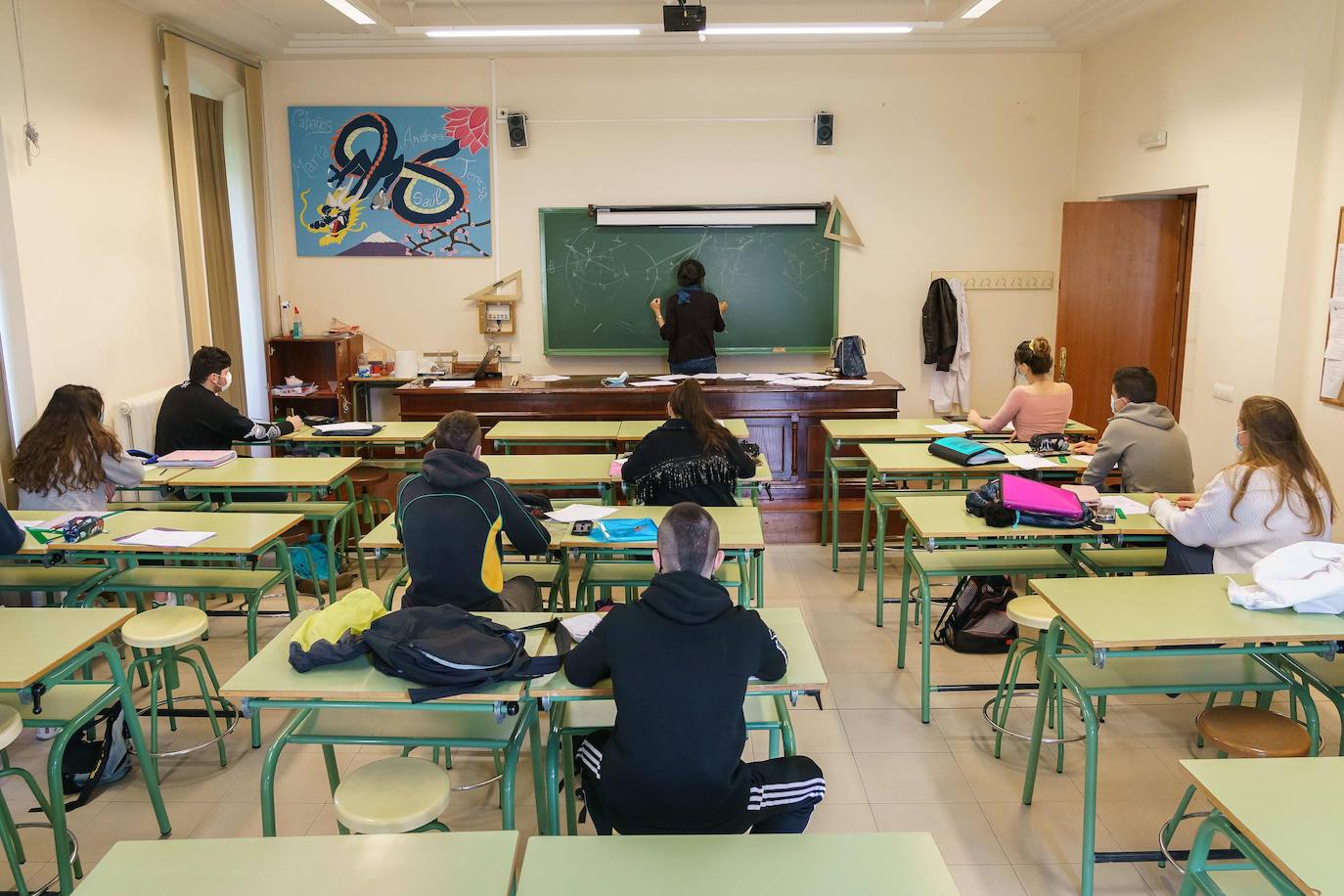 Fotos: Mascarillas, geles y distanciamiento: nuevos aliados en la extraña vuelta a las aulas de los alumnos burgaleses