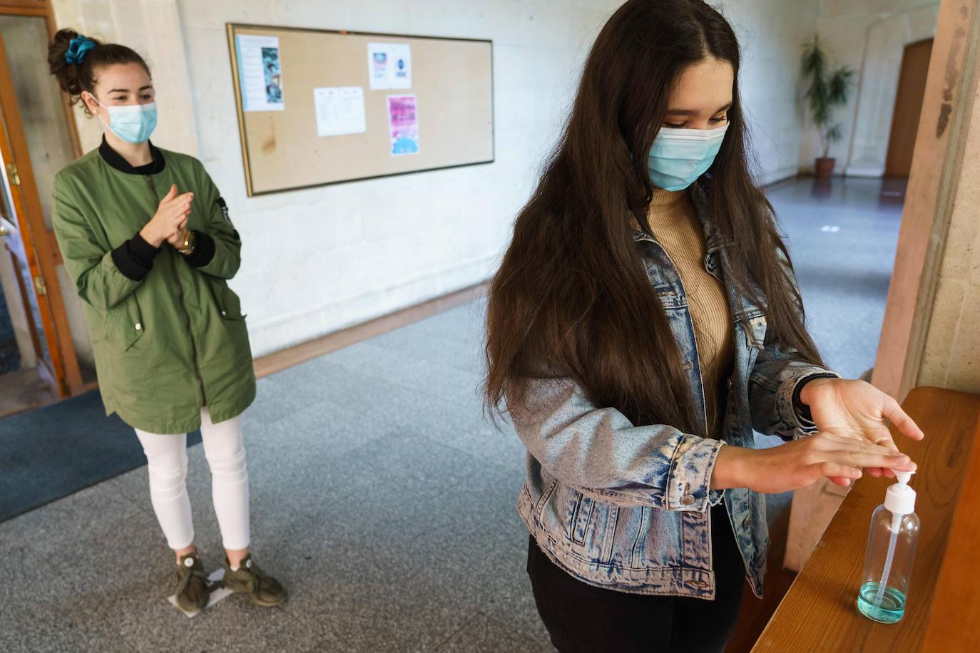 Fotos: Mascarillas, geles y distanciamiento: nuevos aliados en la extraña vuelta a las aulas de los alumnos burgaleses