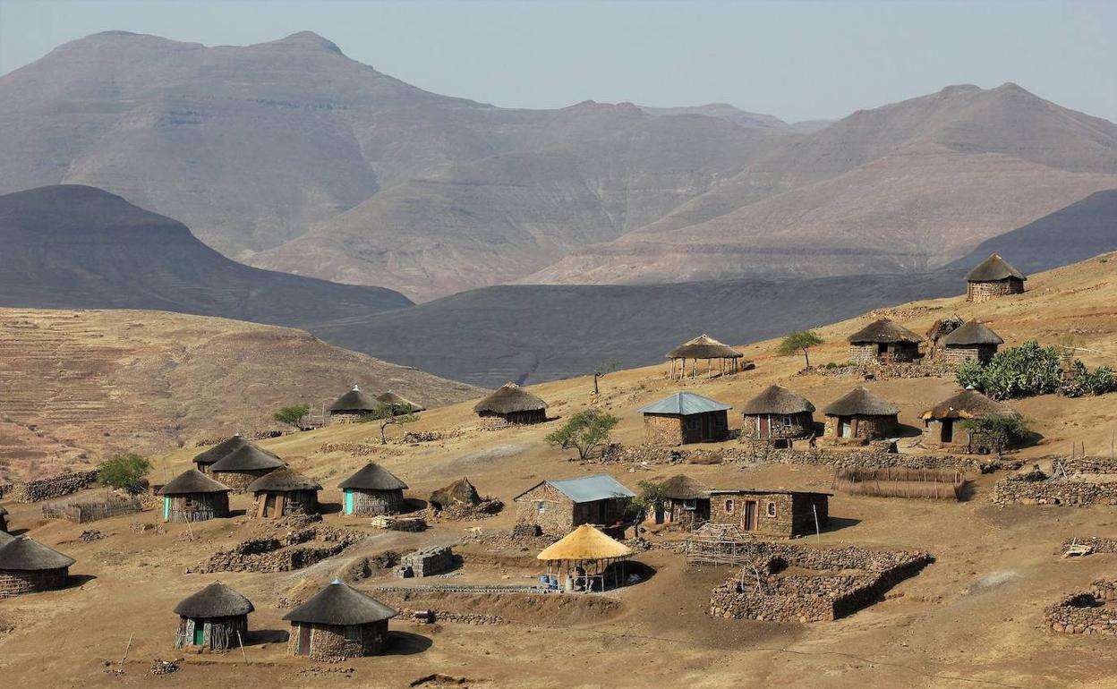 Vista de una aldea de Losoto, donde Naciones Unidas realiza un programa de sostenibilidad.