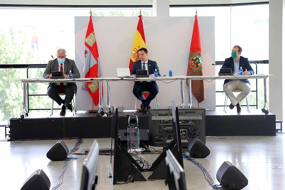 Fotos: El Fórum Evolución acoge el pleno ordinario del mes de junio del Ayuntamiento de Burgos