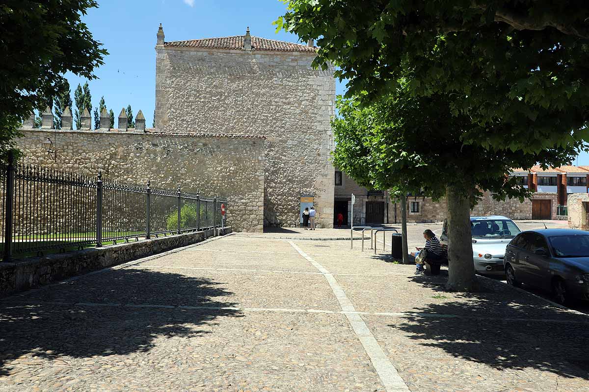 El recinto de El Parral permanece cerrado, al igual que el monasterio de las Huelgas | Hasta estos puntos se han acercado muchos burgaleses hoy para sacar una foto «histórica» mientras que la tradicional jira por El Parral tendrá que esperar un año más. 