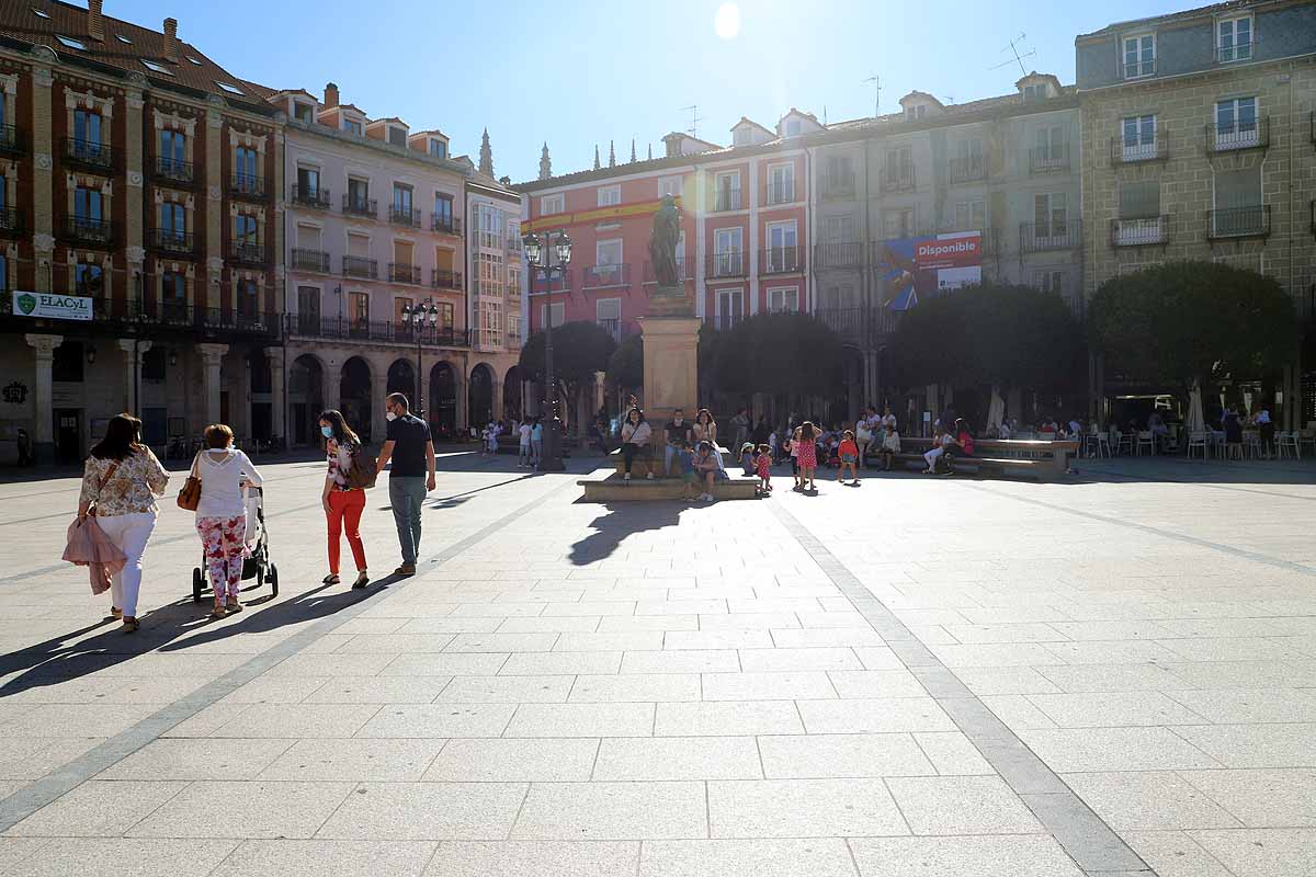 En un Curpillos sin celebración, sin jira por El Parral, sin movimiento en el monasterio de las Huelgas la actividad se ha trasladado al centro de la ciudad. Burgos no ha celebrado el Curpillos debido a la pandemia de la covid-19 pero muchos burgaleses no han tenido que trabajar. El centro de la ciudad se ha llenado de gente con establecimientos de hostelería que otros años permanecen cerrados debido a que la actividad en este día estaría en el recinto de El Parral, hoy cerrado.