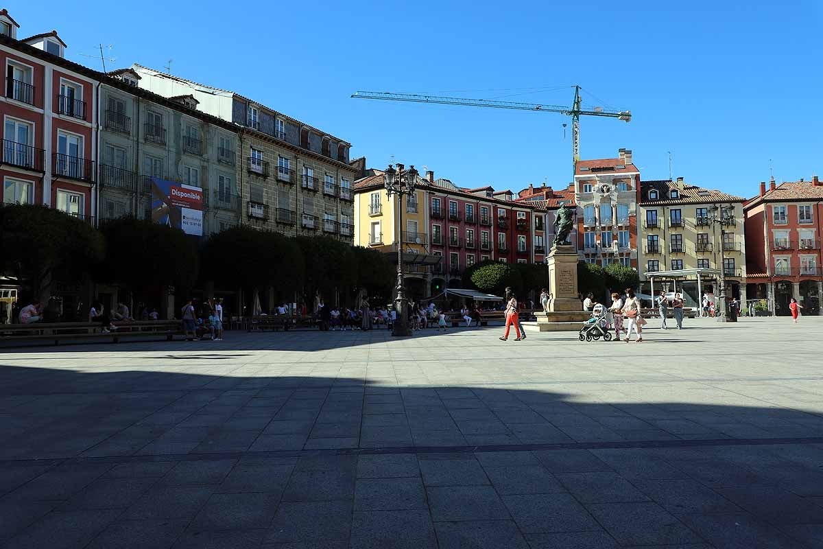 En un Curpillos sin celebración, sin jira por El Parral, sin movimiento en el monasterio de las Huelgas la actividad se ha trasladado al centro de la ciudad. Burgos no ha celebrado el Curpillos debido a la pandemia de la covid-19 pero muchos burgaleses no han tenido que trabajar. El centro de la ciudad se ha llenado de gente con establecimientos de hostelería que otros años permanecen cerrados debido a que la actividad en este día estaría en el recinto de El Parral, hoy cerrado.