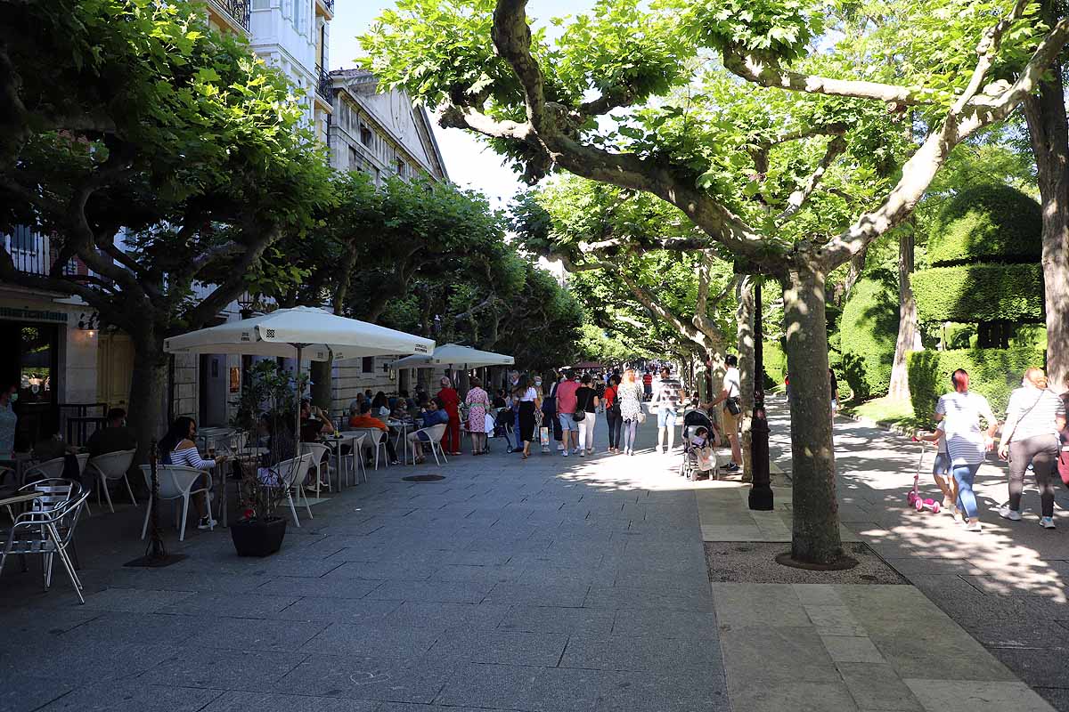 En un Curpillos sin celebración, sin jira por El Parral, sin movimiento en el monasterio de las Huelgas la actividad se ha trasladado al centro de la ciudad. Burgos no ha celebrado el Curpillos debido a la pandemia de la covid-19 pero muchos burgaleses no han tenido que trabajar. El centro de la ciudad se ha llenado de gente con establecimientos de hostelería que otros años permanecen cerrados debido a que la actividad en este día estaría en el recinto de El Parral, hoy cerrado.