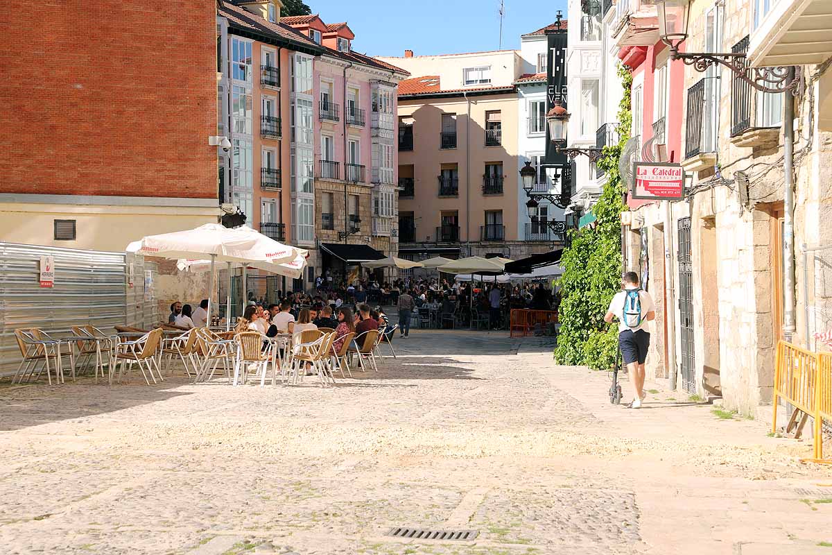 En un Curpillos sin celebración, sin jira por El Parral, sin movimiento en el monasterio de las Huelgas la actividad se ha trasladado al centro de la ciudad. Burgos no ha celebrado el Curpillos debido a la pandemia de la covid-19 pero muchos burgaleses no han tenido que trabajar. El centro de la ciudad se ha llenado de gente con establecimientos de hostelería que otros años permanecen cerrados debido a que la actividad en este día estaría en el recinto de El Parral, hoy cerrado.