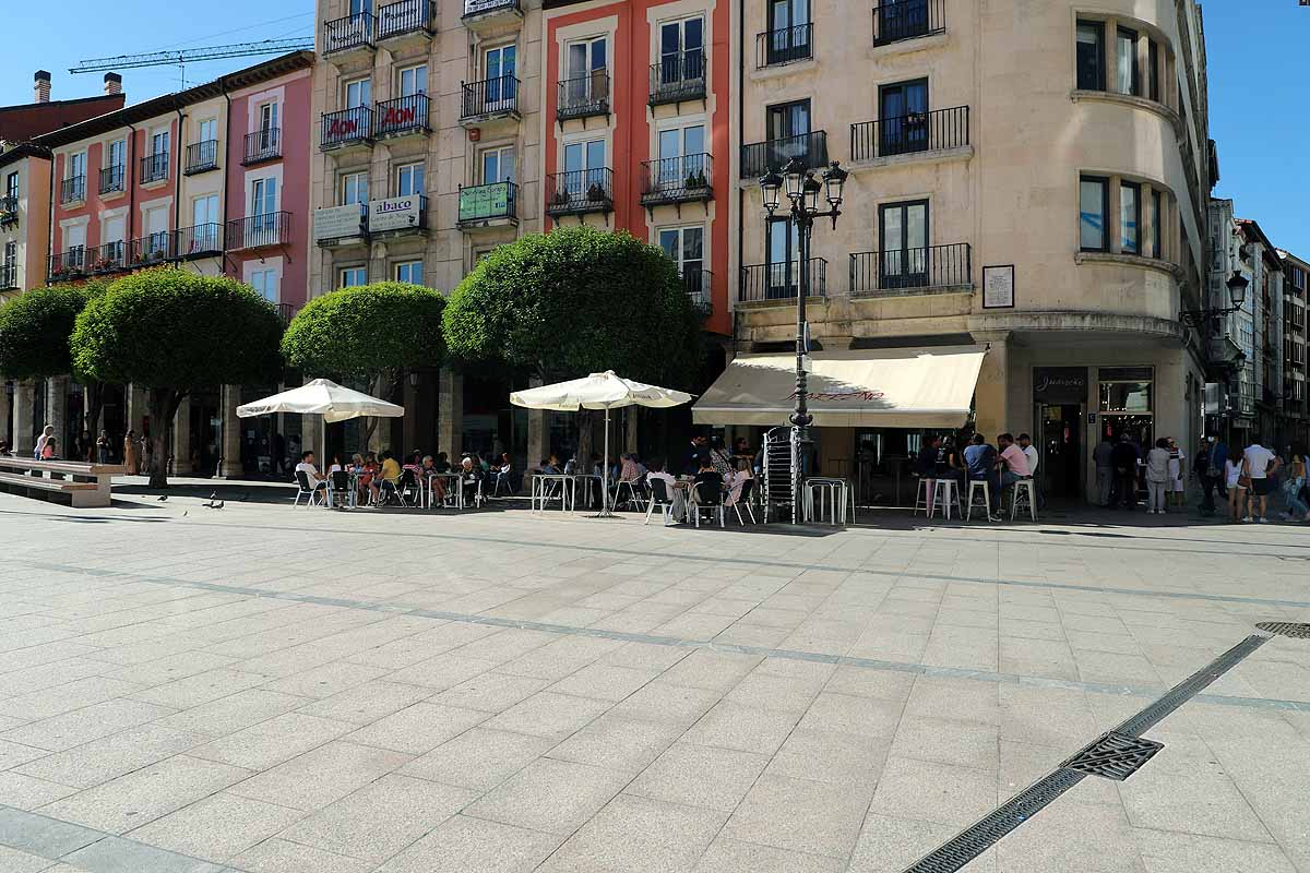 En un Curpillos sin celebración, sin jira por El Parral, sin movimiento en el monasterio de las Huelgas la actividad se ha trasladado al centro de la ciudad. Burgos no ha celebrado el Curpillos debido a la pandemia de la covid-19 pero muchos burgaleses no han tenido que trabajar. El centro de la ciudad se ha llenado de gente con establecimientos de hostelería que otros años permanecen cerrados debido a que la actividad en este día estaría en el recinto de El Parral, hoy cerrado.