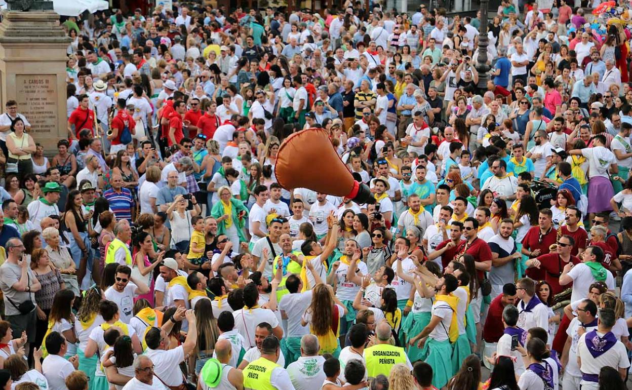 Imagen del Lanzamiento de la Bota en las Fiestas de San Pedro y San Pablo 2019