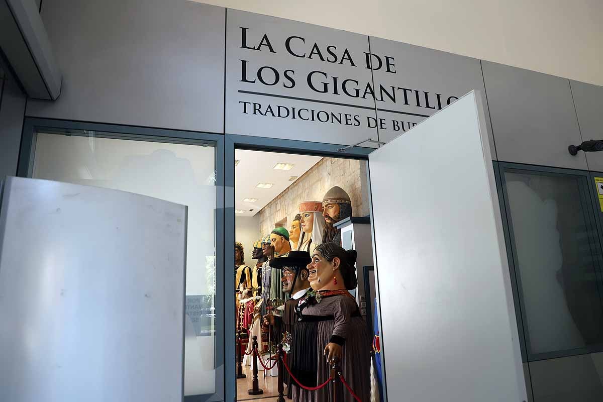 La Casa de los Gigantillos reabre tras el confinamiento de la covid-19 en su horario habitual.