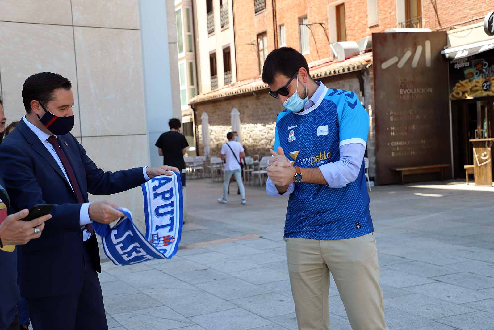 Fotos: El Ayuntamiento recibe al San Pablo Burgos