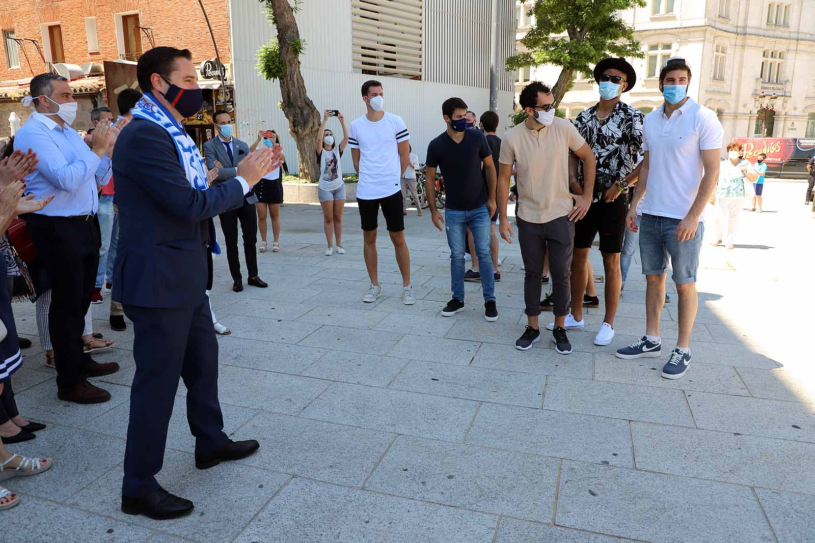 Fotos: El Ayuntamiento recibe al San Pablo Burgos