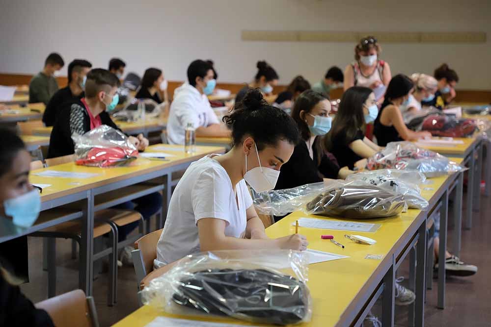 Fotos: Se inician las pruebas de la EBAU, marcadas por la covid-19