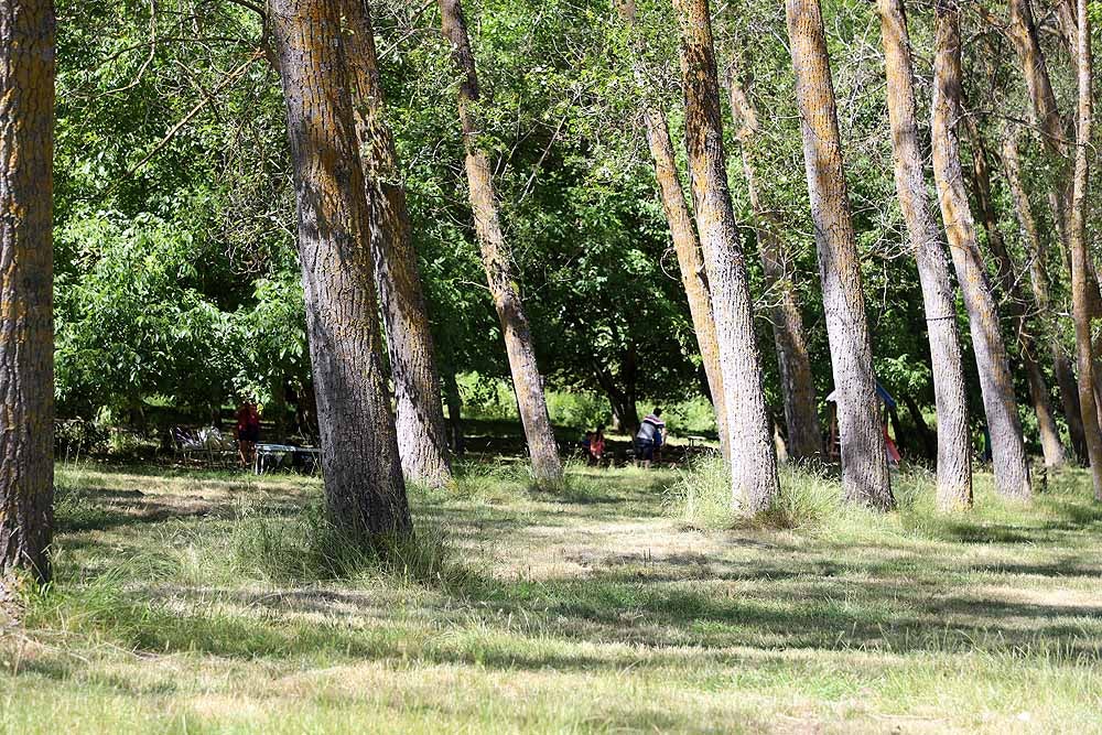 Fotos: Fuentes Blancas, como un domingo de verano cualquier el día del Burgalés Ausente