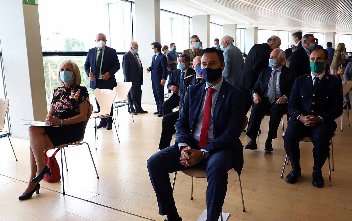 Fotos: Casado e Ibáñez acuden a Burgos al acto de entrega de medallas a los profesionales que han combatido la covid-19