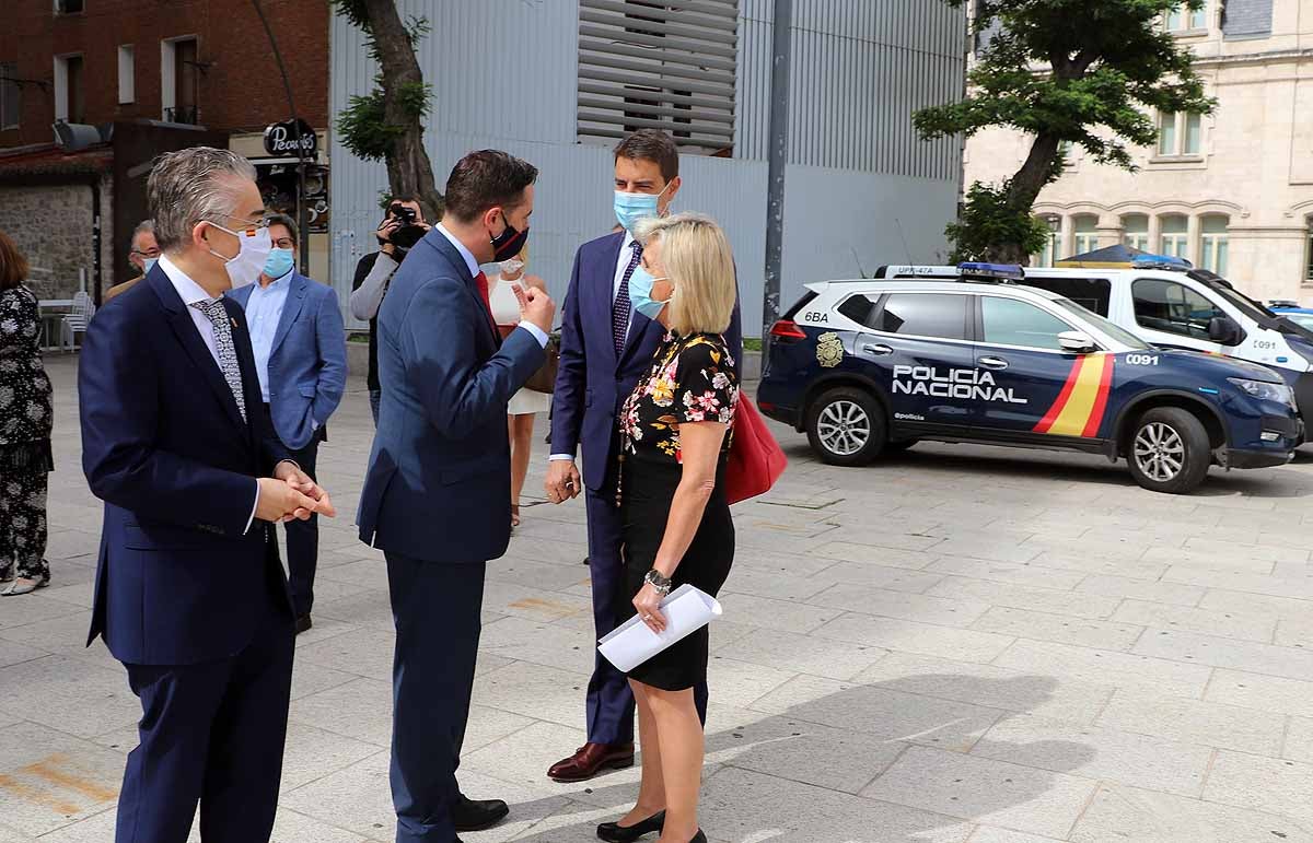 Fotos: Casado e Ibáñez acuden a Burgos al acto de entrega de medallas a los profesionales que han combatido la covid-19