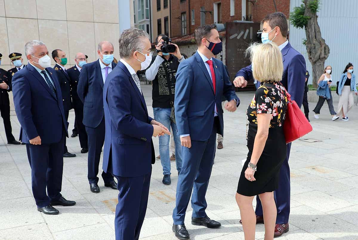 Fotos: Casado e Ibáñez acuden a Burgos al acto de entrega de medallas a los profesionales que han combatido la covid-19