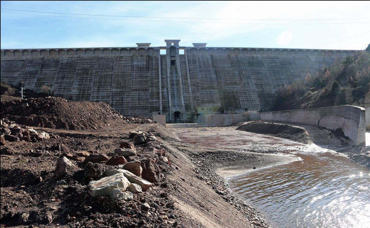 La obra civil de la presa de Castrovido está concluida. 