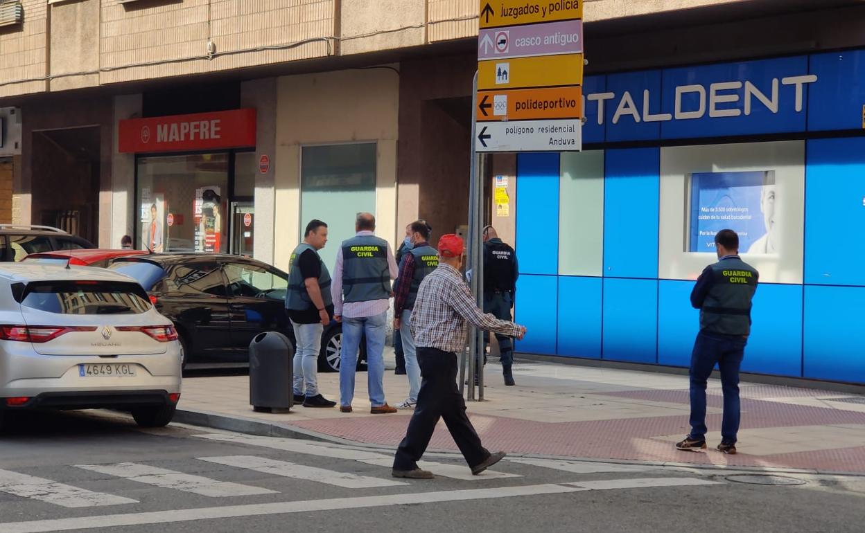 Varios agentes estuvieron por la zona durante toda la mañana. 