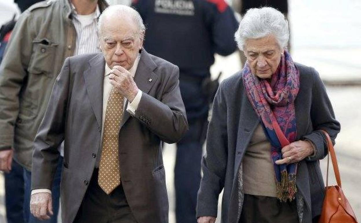 Jordi Pujol, junto a su esposa Marta Ferrusola.