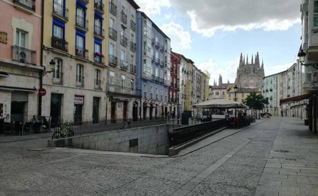 La Policía Local vigila de forma permanente La Flora y Bernardillas para evitar la aglomeración de jóvenes el fin de semana