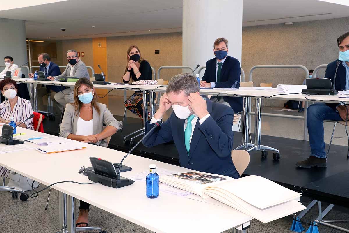 Fotos: Homenaje a Javier Lacalle en su último pleno en Burgos