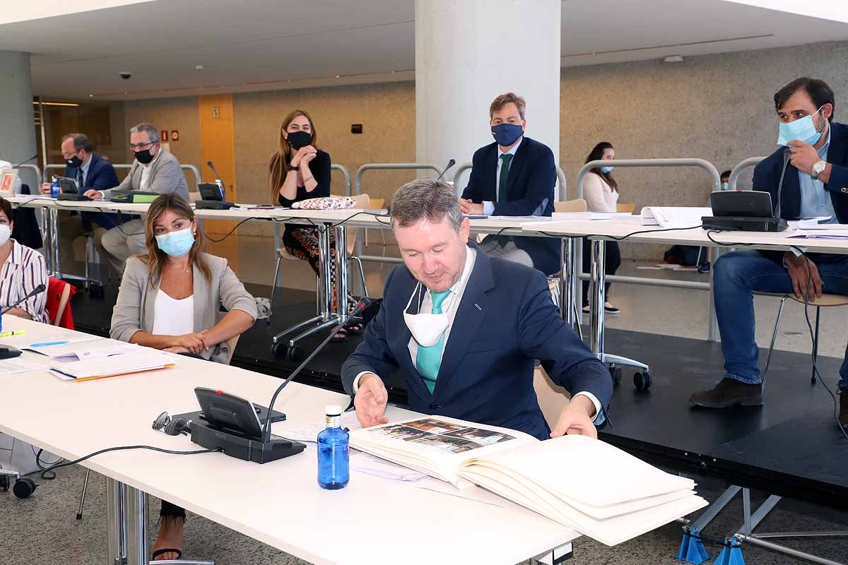 Fotos: Homenaje a Javier Lacalle en su último pleno en Burgos