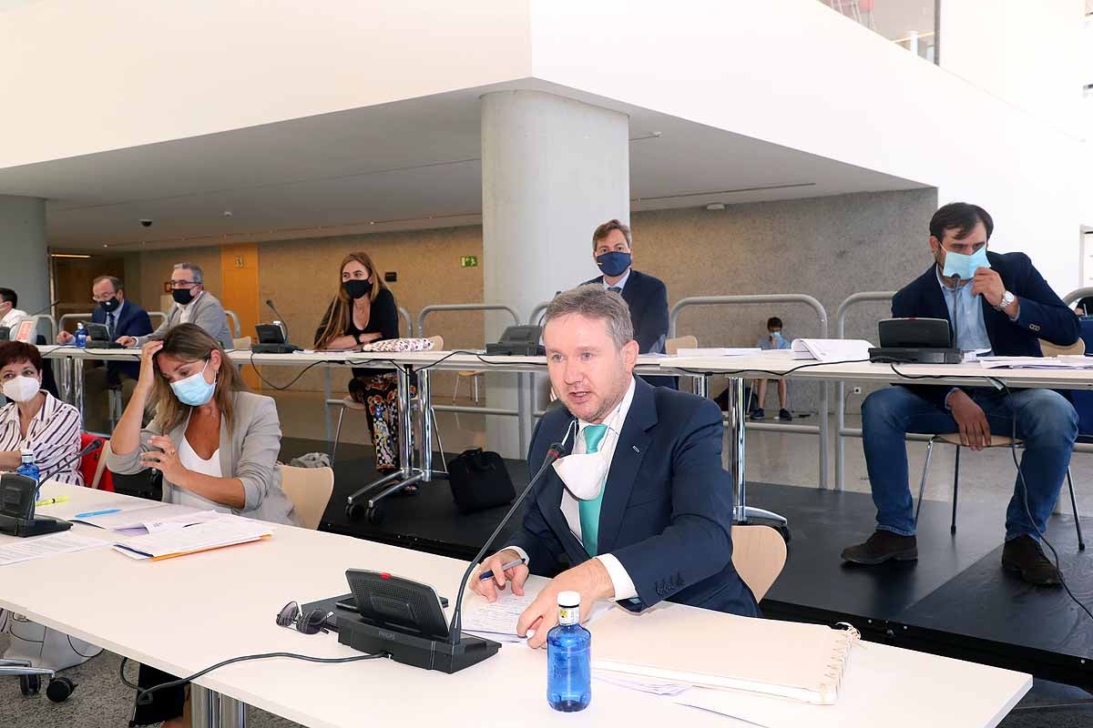 Fotos: Homenaje a Javier Lacalle en su último pleno en Burgos