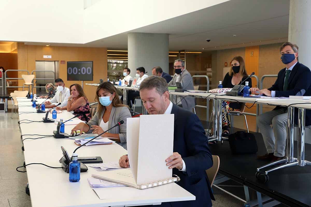 Fotos: Homenaje a Javier Lacalle en su último pleno en Burgos